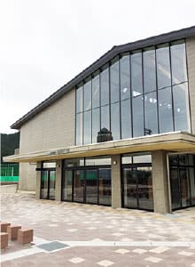 越喜来小学校外観